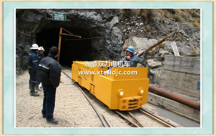 雙力電機(jī)車運(yùn)用在國外礦山.jpg 雙力電機(jī)車運(yùn)用在國外礦山.jpg